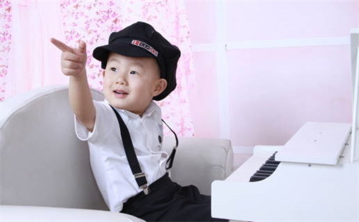 阳光活泼的胡姓男宝名字有哪些？324个精选推荐